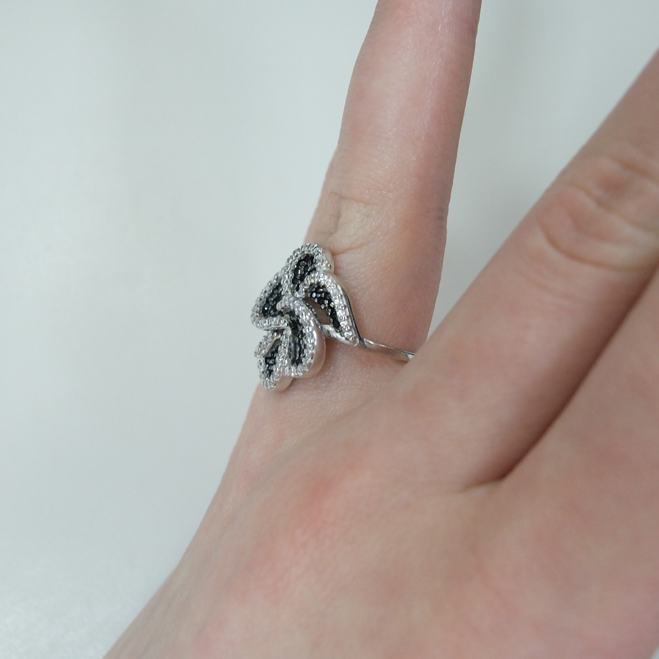 Серебряное кольцо со шпинелью